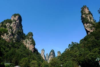 張家界國家森林公園、黃龍洞、天門山、鳳凰古城純玩五日游